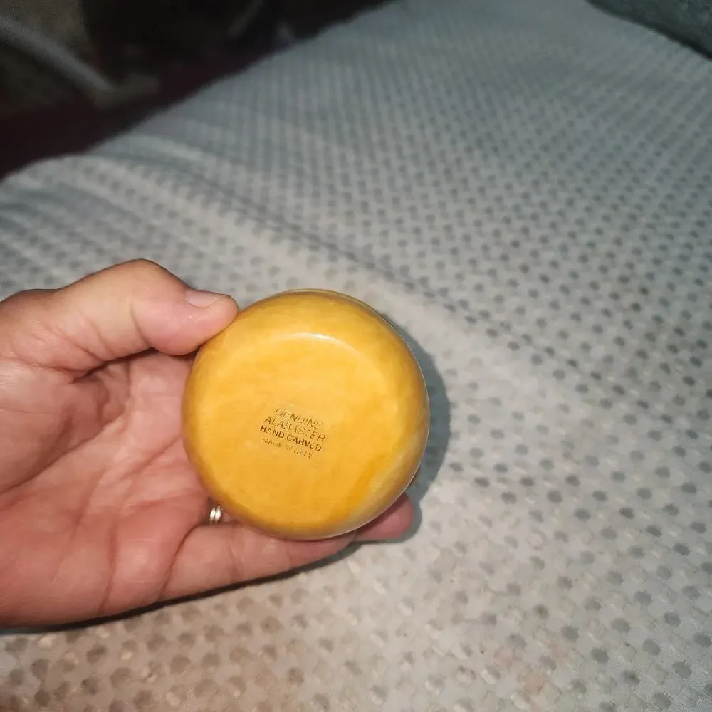 VINTAGE HAND CARVED ALABASTER ROUND TRINKET BOX